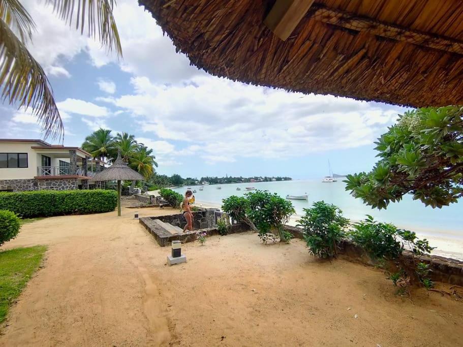 Des Amis Sur La Plage. Villa