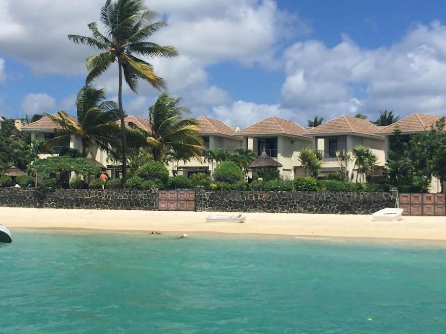 Des Amis Sur La Plage. Villa Grand Baie