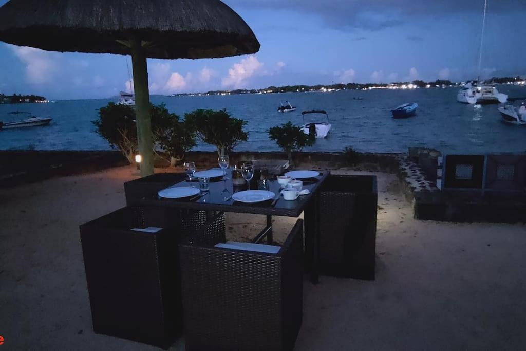 Villa Des Amis Sur La Plage. *