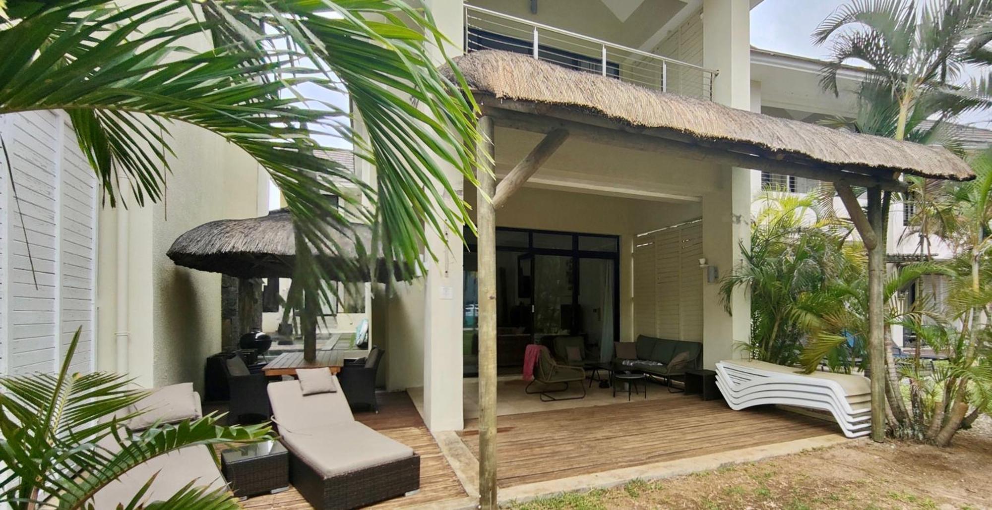 Des Amis Sur La Plage. Villa